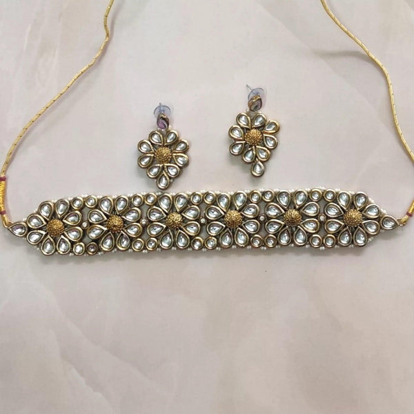 Kundan Choker Set in Mehendi Finish - Sparkleeng Jewels