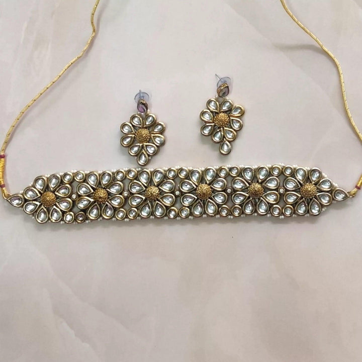 Kundan Choker Set in Mehendi Finish - Sparkleeng Jewels